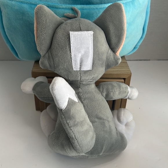 Tom and Jerry velvet soft kids plush backpack for any occasion. Detachable Tom - Picture 5 of 17